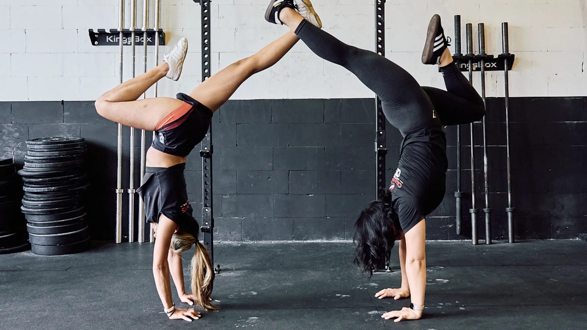 Women performing hand stand at Calisthenics Amsterdam